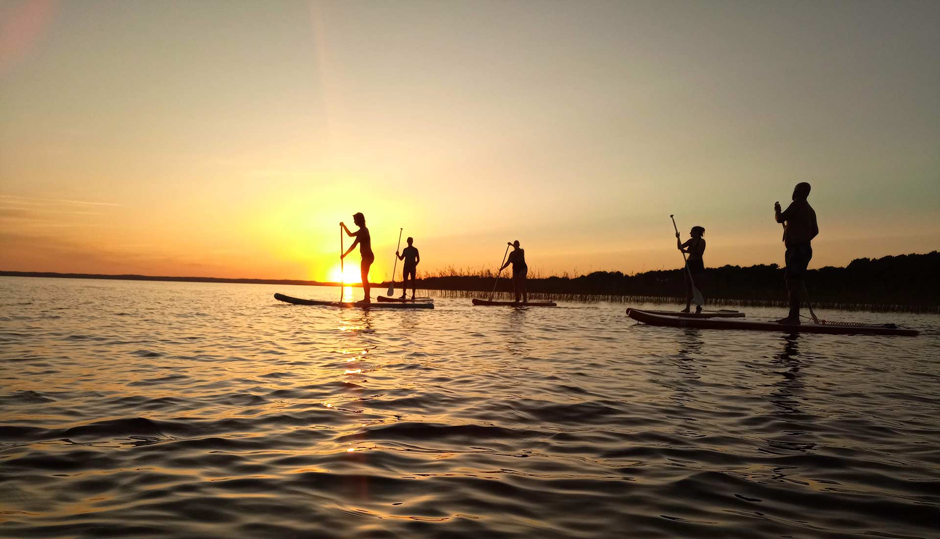Crépuscule en stand-up paddle sur le lac de sanguinet